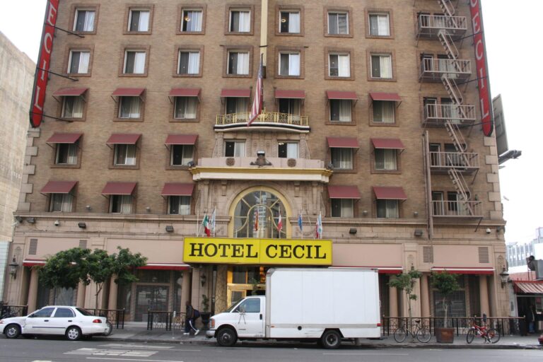 Cecil Hotel: Ένα ξενοδοχείο με σκοτεινή ιστορία που δεν θες να μείνεις