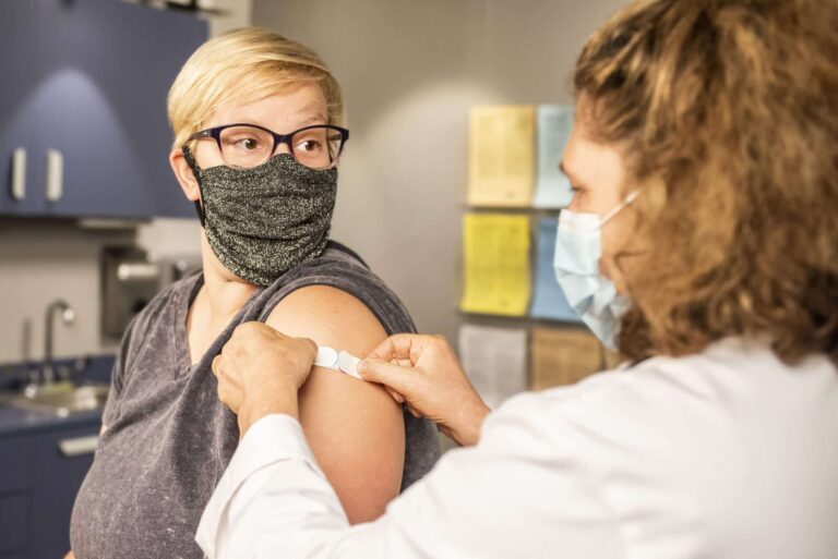 Johnson & Johnson: Περισταστικά θρόμβωσης – Διακοπή από ΗΠΑ στη χρήση του εμβολίου