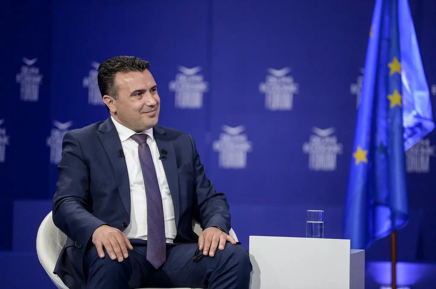Zoran Zaev zaef-amesi-epilysi-topic-onomasias