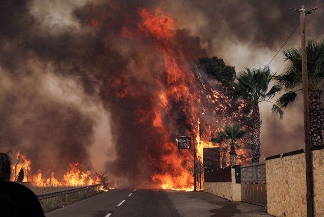 Βαρυμπόμπη: Σε εξέλιξη επιχείρηση της ΕΛΑΣ για απεγκλωβισμό κατοίκων