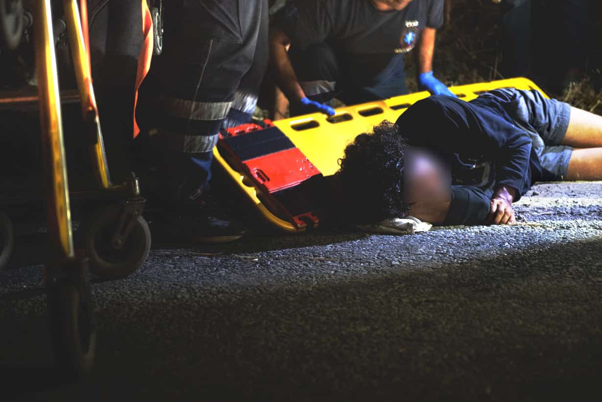 Τήνος-ανεμογεννήτριες: 9 τραυματίες από επίθεση της αστυνομίας σε κατοίκους 1 tinos-anemogennitries-astinomiki-via