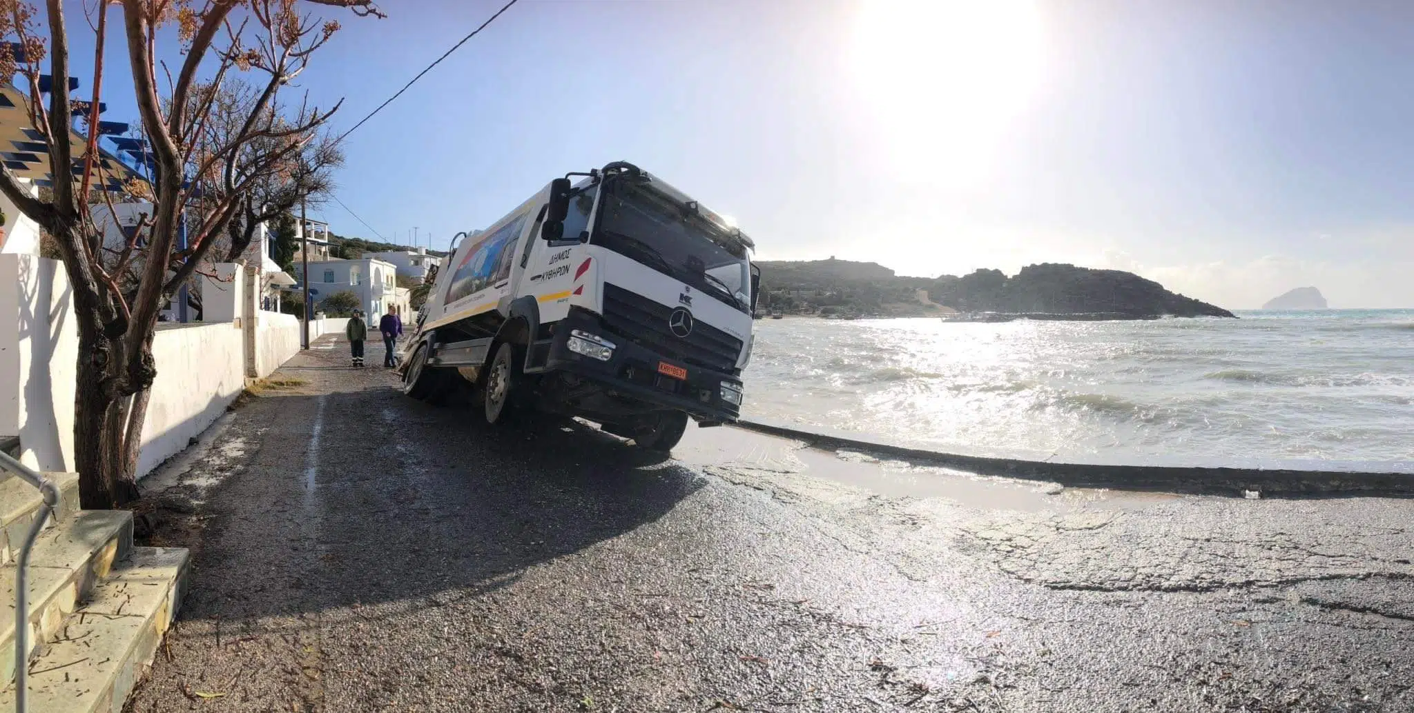 Μικροζημιές από την κακοκαιρία στα Κύθηρα, αναμένεται επιδείνωση 2 aporrimmatoforo-piso-gyalos