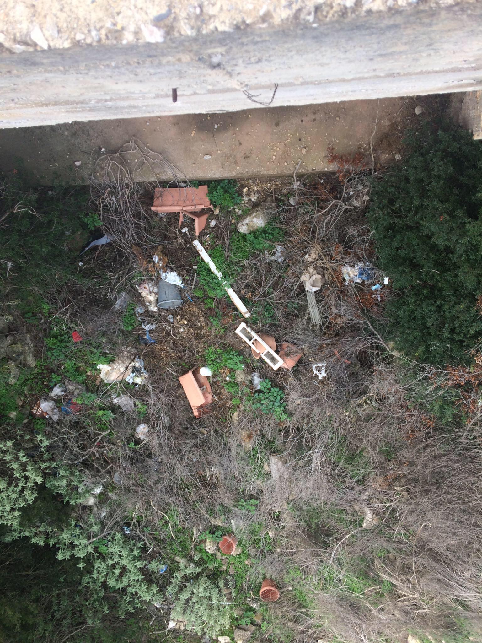 Εικόνες ντροπής και ασυνειδησίας στο γεφύρι της Μαύρης Λίμνης 1 Άγιος Ηλίας - Φράτσια