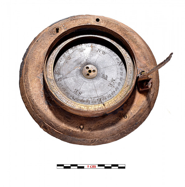 Τμήμα του θεοδόλιχου κατά τον καθαρισμό του φωτ. Π. Βεζυρτζής. 594x600 1