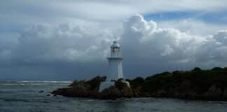 macquarie harbour, tasmania, lighthouse