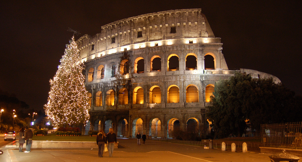 The_Colosseum_during_Christmas