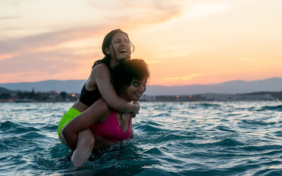 «Οι Κολυμβήτριες» στο Netflix: Η αληθινή ιστορία των αδερφών Μαρντίνι