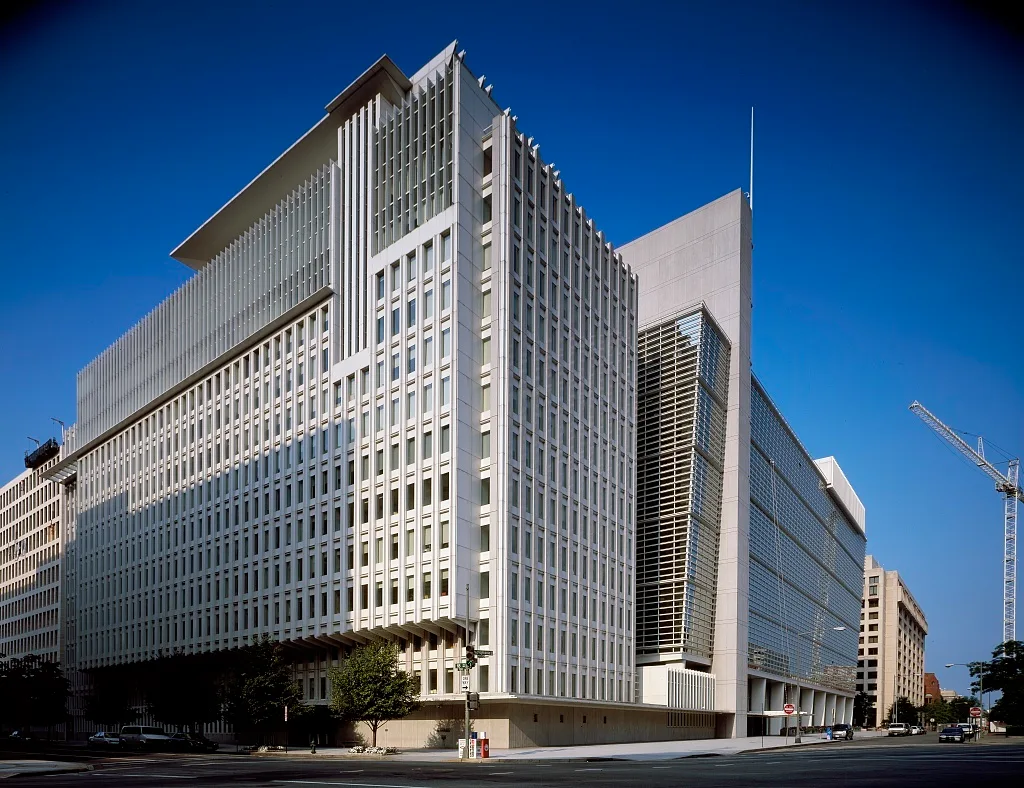 headquarters-building-of-the-international-monetary-fund-washington-dc-1024