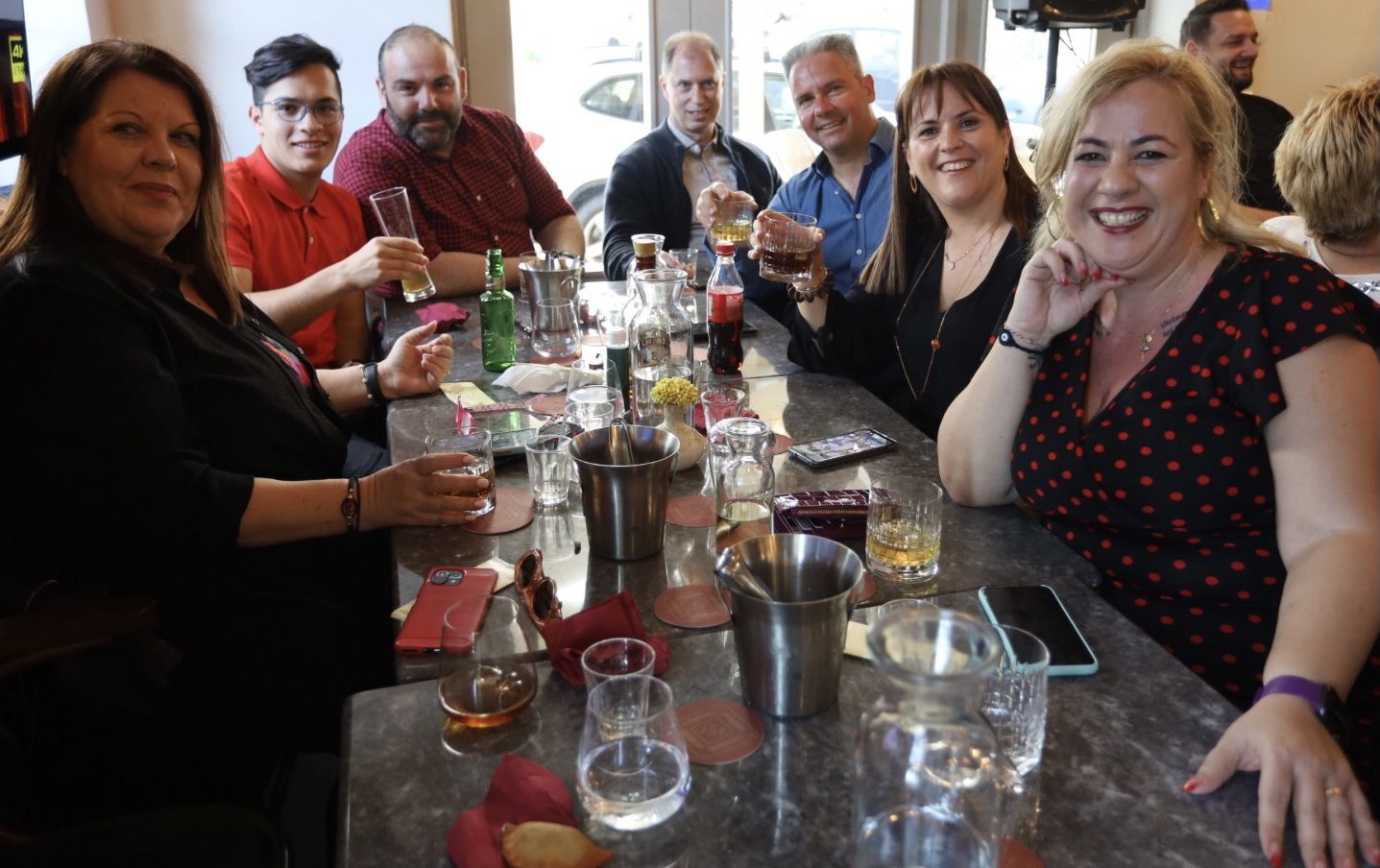 μορφονιός μεζεδοπωλείο