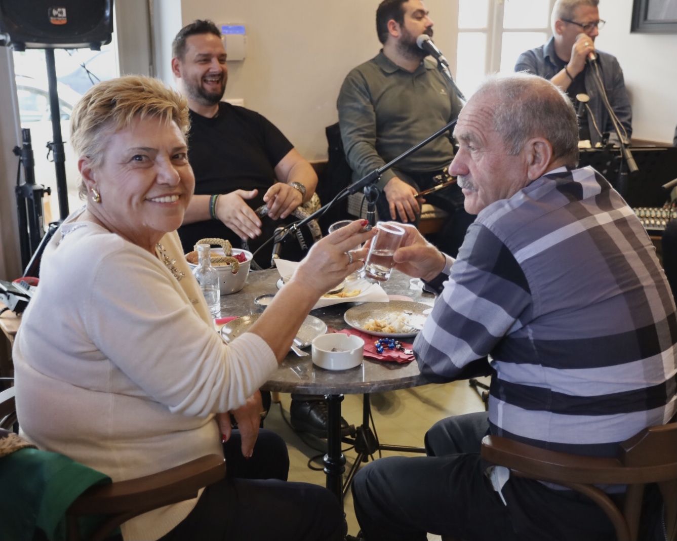 μορφονιός μεζεδοπωλείο