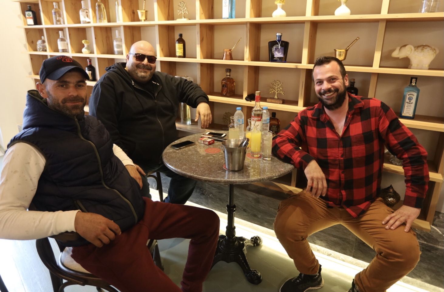 μορφονιός μεζεδοπωλείο