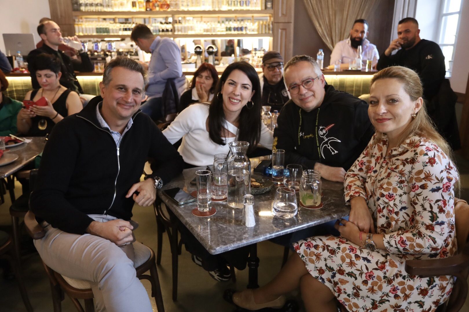 μορφονιός μεζεδοπωλείο