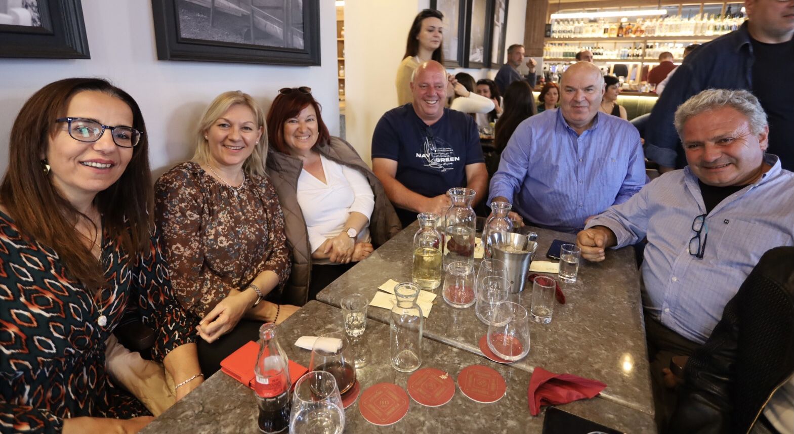 μορφονιός μεζεδοπωλείο