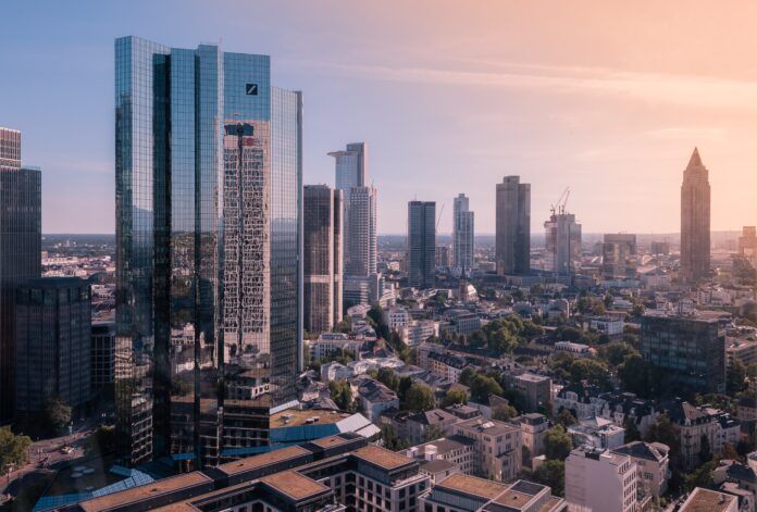 An amazing view on Franfurt City overwatching the Deutsche Bank Tower from the Opernturm.