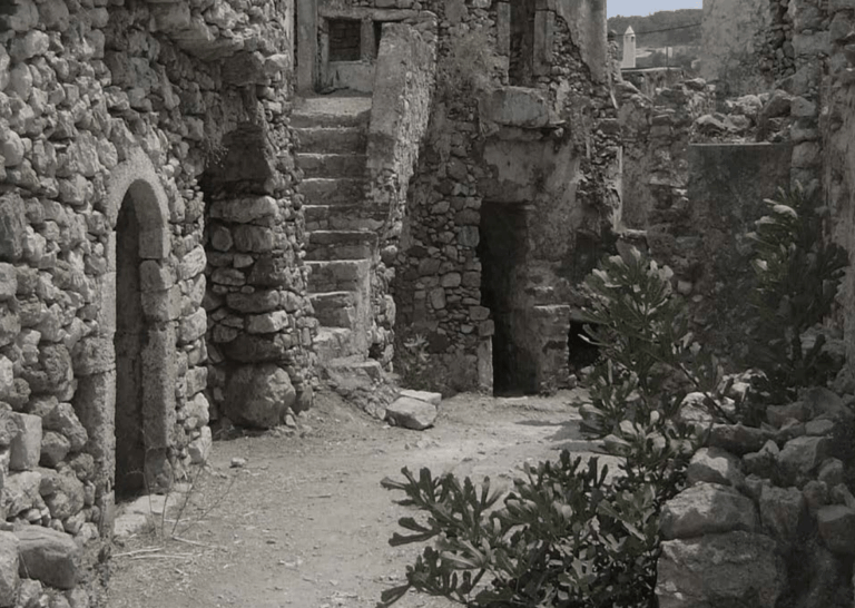 Τα μνημεία και η μνήμη στην συγκρότηση ενός τόπου Τα μνημεία και η μνήμη στην συγκρότηση ενός τόπου