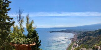 Il mare di Sicilia, Taormina

Please share w/credits