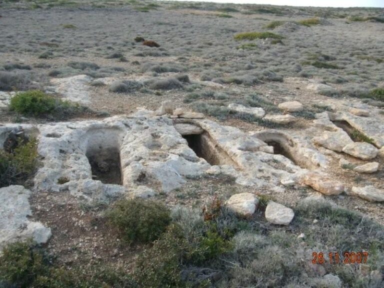Τάφοι στα Αντικύθηρα