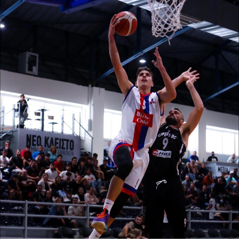 Ο καλαθοσφαιριστής Νίκος Ιωαννίδης στηρίζει το «Δέντρο της Αγάπης» στα Κύθηρα 1 nikos ioannidis2