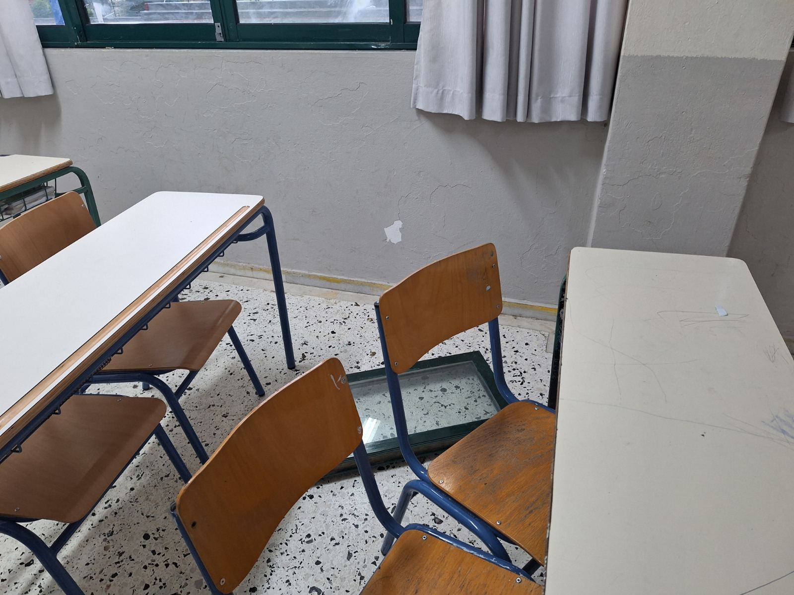 Επείγουσα εισαγγελική έρευνα για τις επικίνδυνες καταστάσεις στα σχολεία της Νίκαιας και της Σαλαμίνας