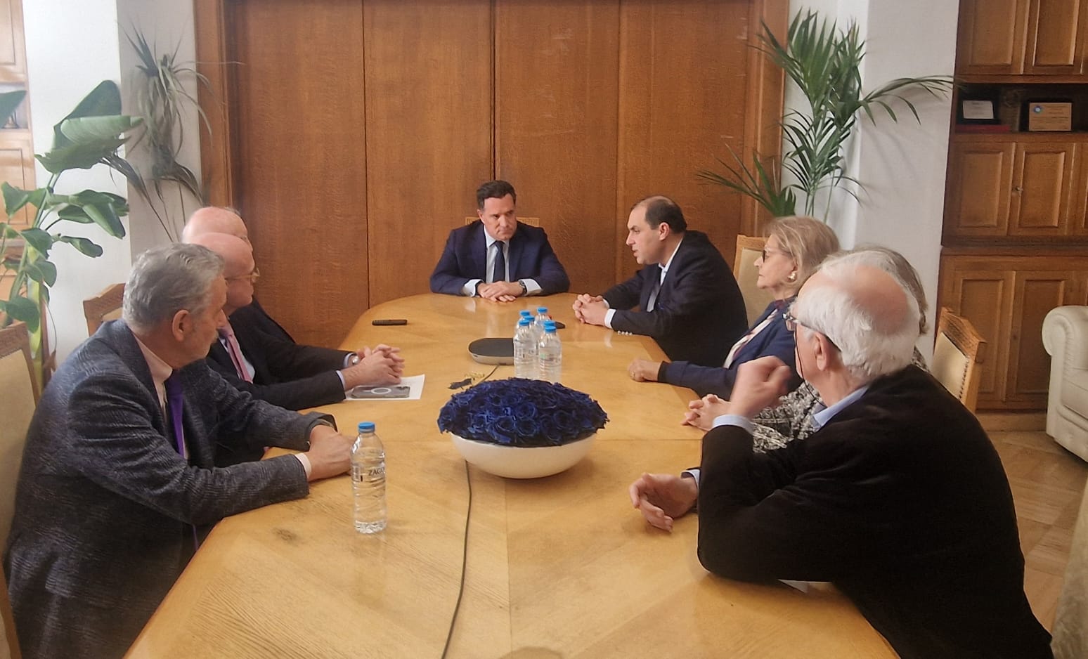 «Καμία υποβάθμιση» λέει ο Γεωργιάδης για τα Κύθηρα: Άμεσες προκηρύξεις, επιδόματα και συμβάσεις με ιδιώτες 5 image4