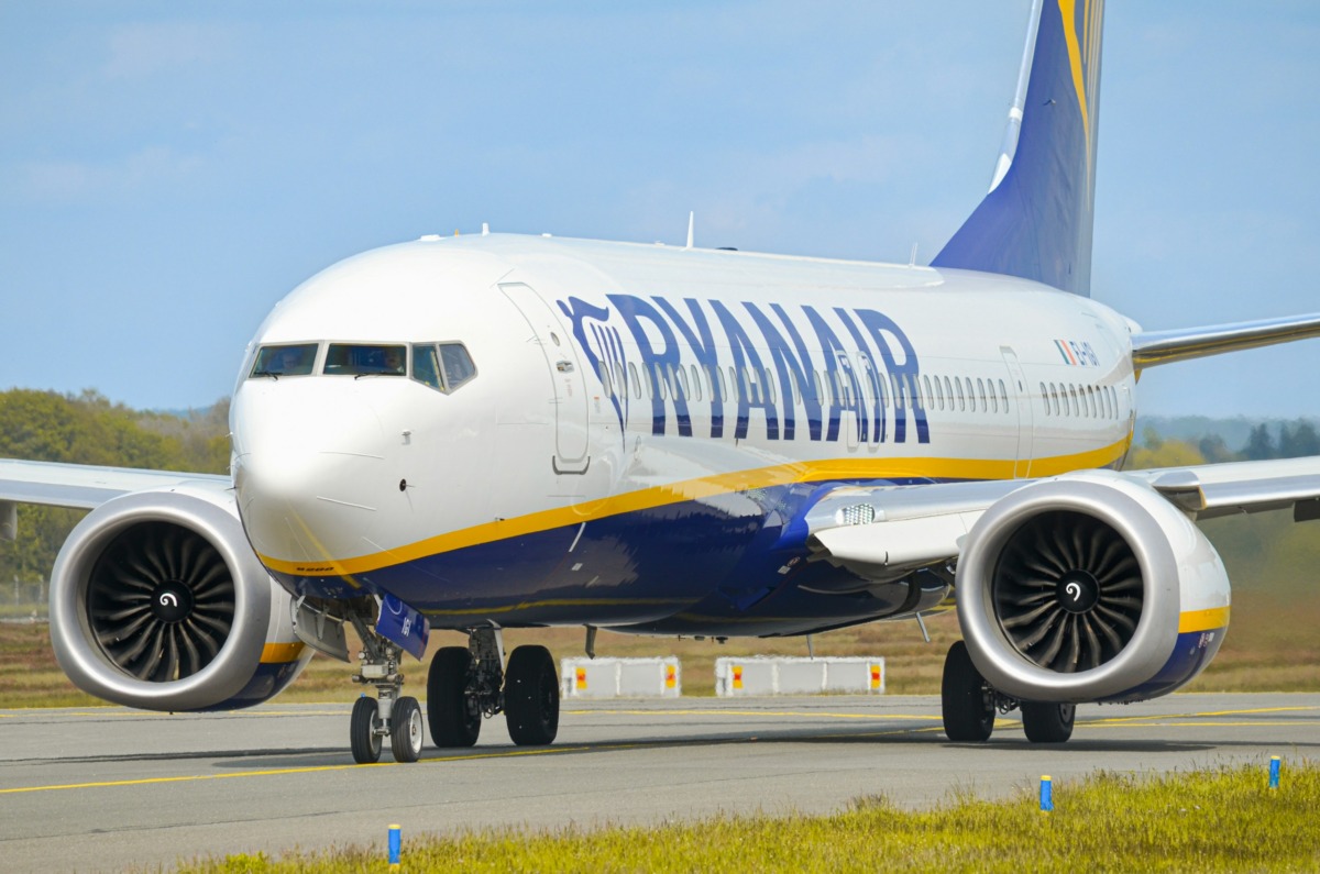a-ryanair-airplane-on-the-tarmac-stockpack-unsplash
