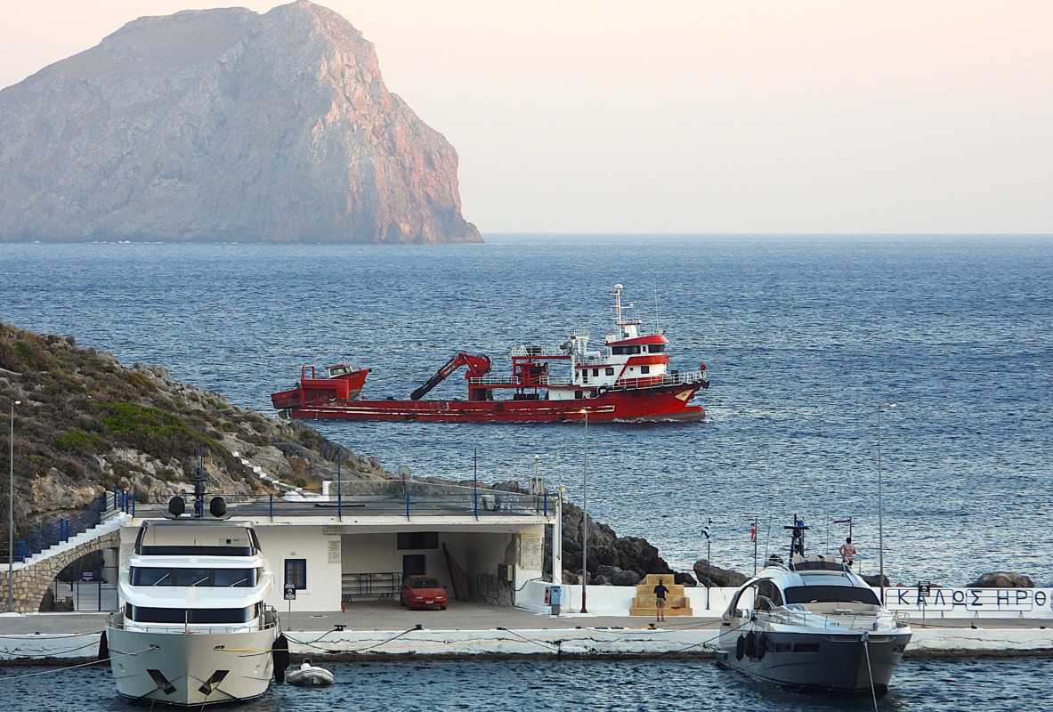 Τουρκικά αλιευτικά στις ακτές των Κυθήρων: Για πρώτη φορά παρέμβαση του Δημάρχου Κυθήρων