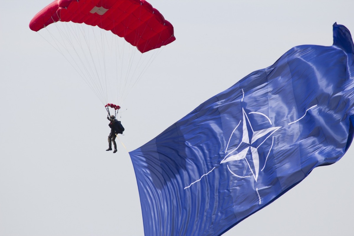 parachute-parachutist-the-sky-skydiving-jump-the-military-flying-person-nato-flag-flag-nato-stockpack-pixabay parachute, parachutist, the sky, skydiving, jump, the military, flying, person, nato flag, flag, nato, nato, nato, nato, nato, nato