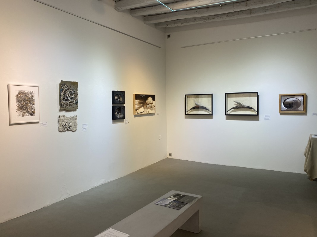 Πλήθος κόσμου στα εγκαίνια της έκθεσης «Kythera: Three Different Approaches» στο Καψάλι 6 IMG 4807
